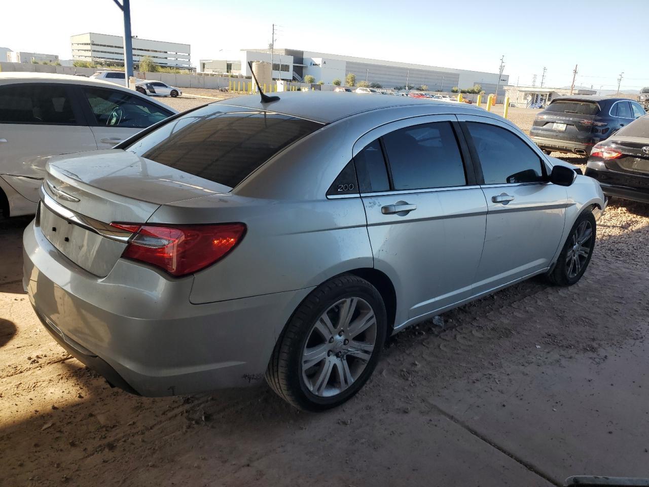 2012 CHRYSLER 200 TOURIN - Image 3