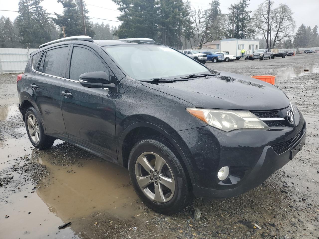 2015 TOYOTA RAV4 XLE - Image 4