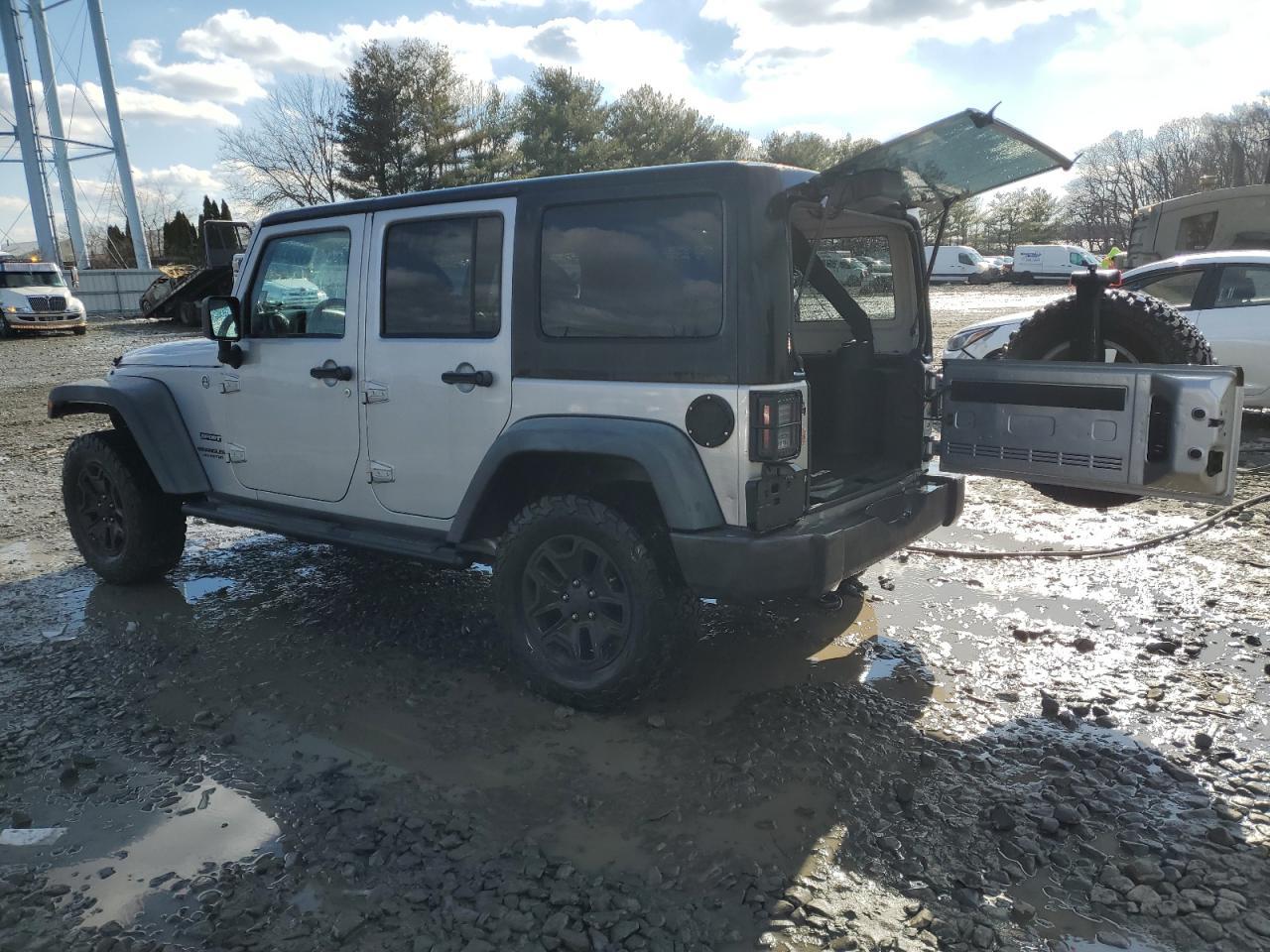 2012 JEEP WRANGLER U - Image 2