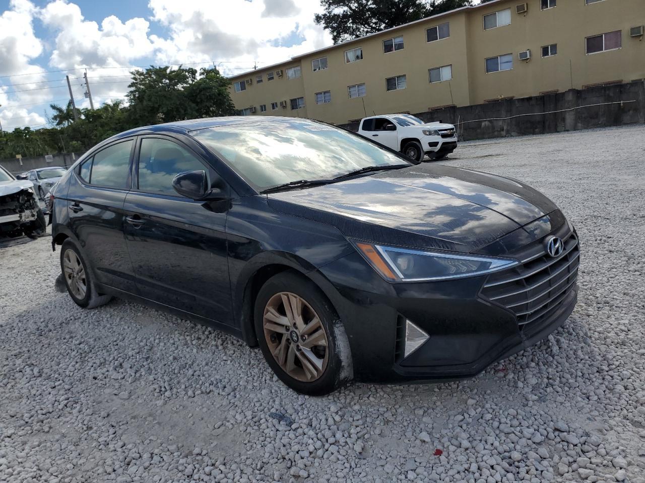 2019 HYUNDAI ELANTRA SE - Image 4