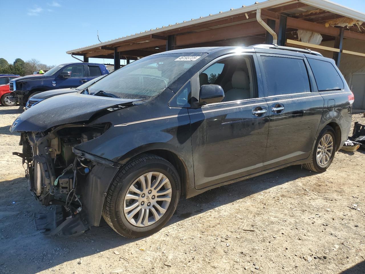 2011 TOYOTA SIENNA XLE