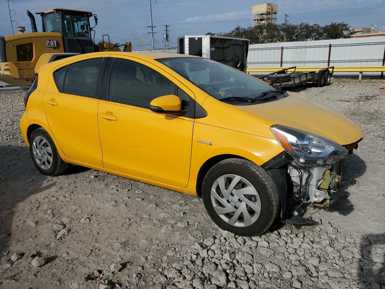 2015 TOYOTA PRIUS C - Фото 4