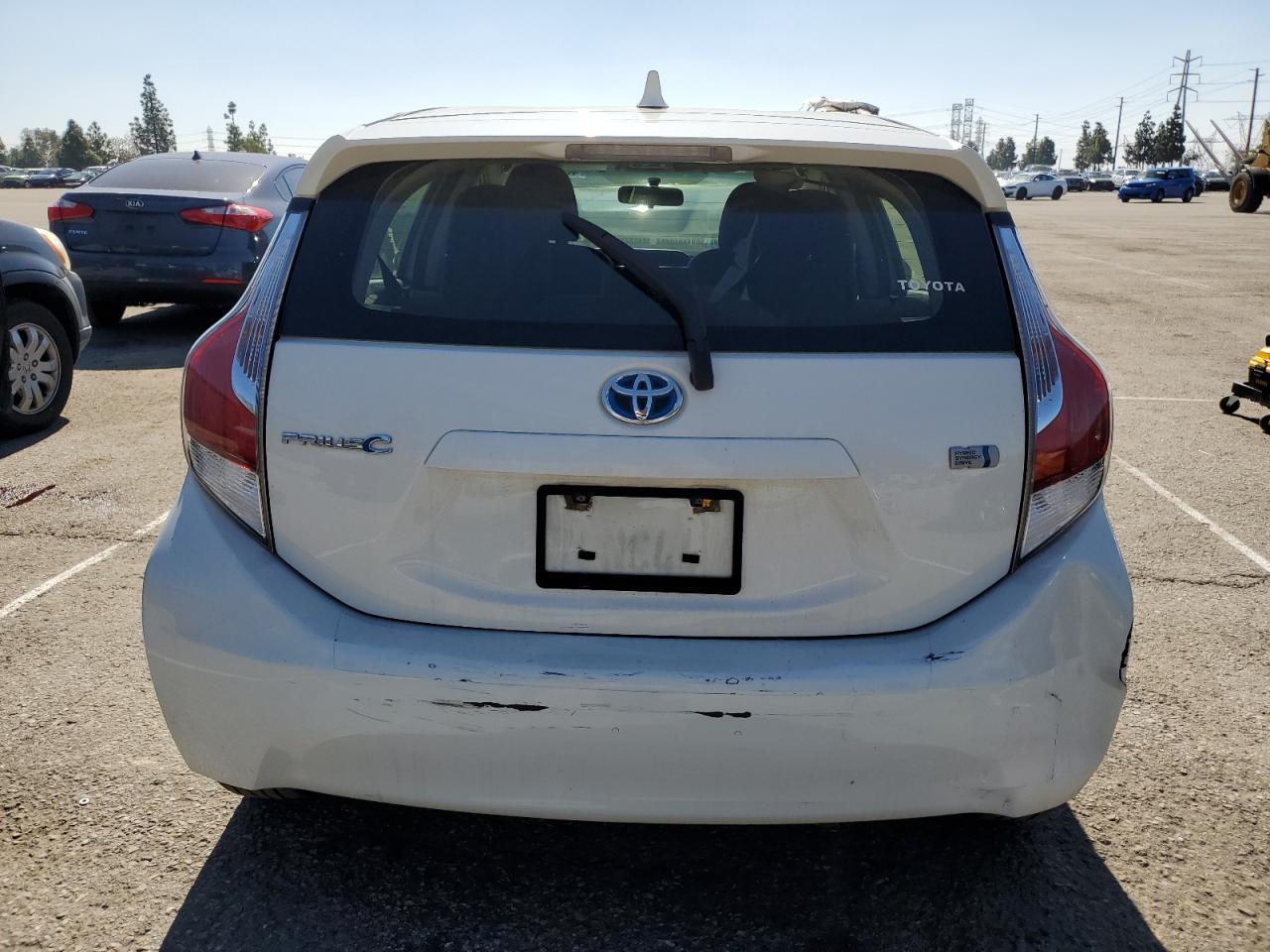 2015 TOYOTA PRIUS C - Image 6