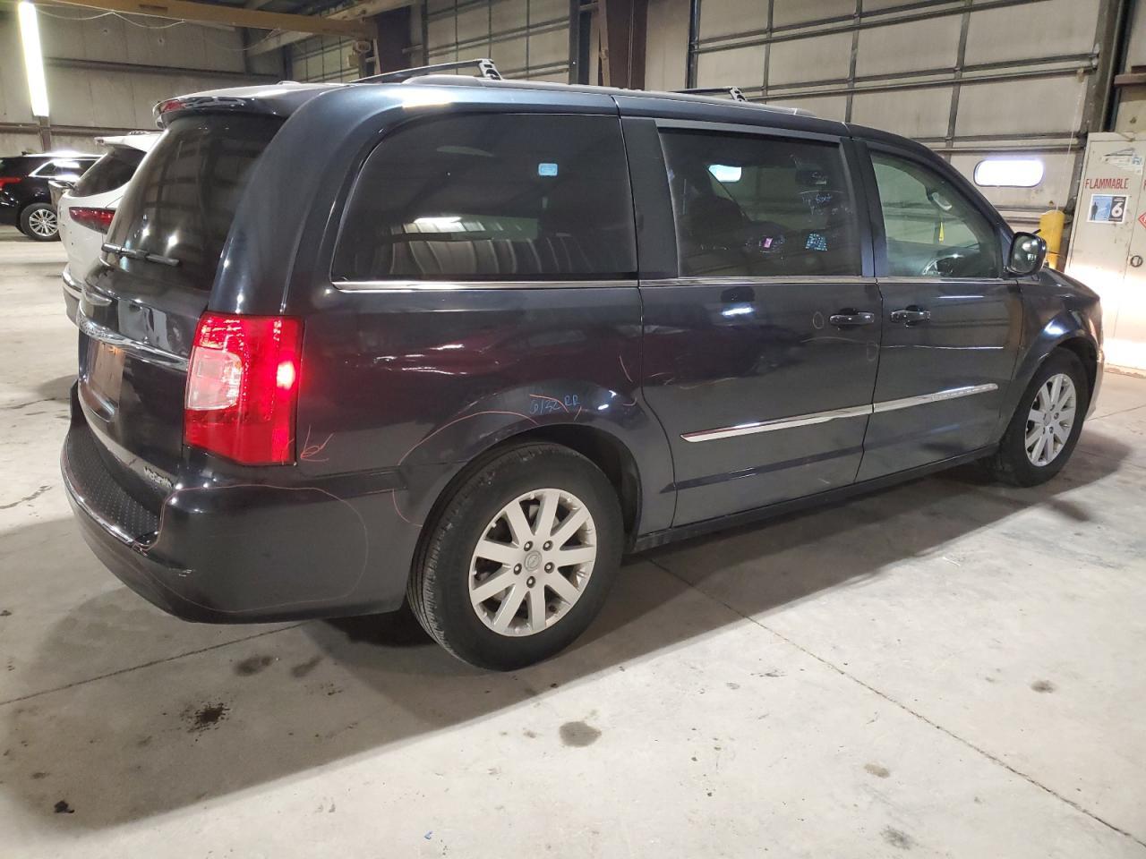 2014 CHRYSLER TOWN & COU - Image 3