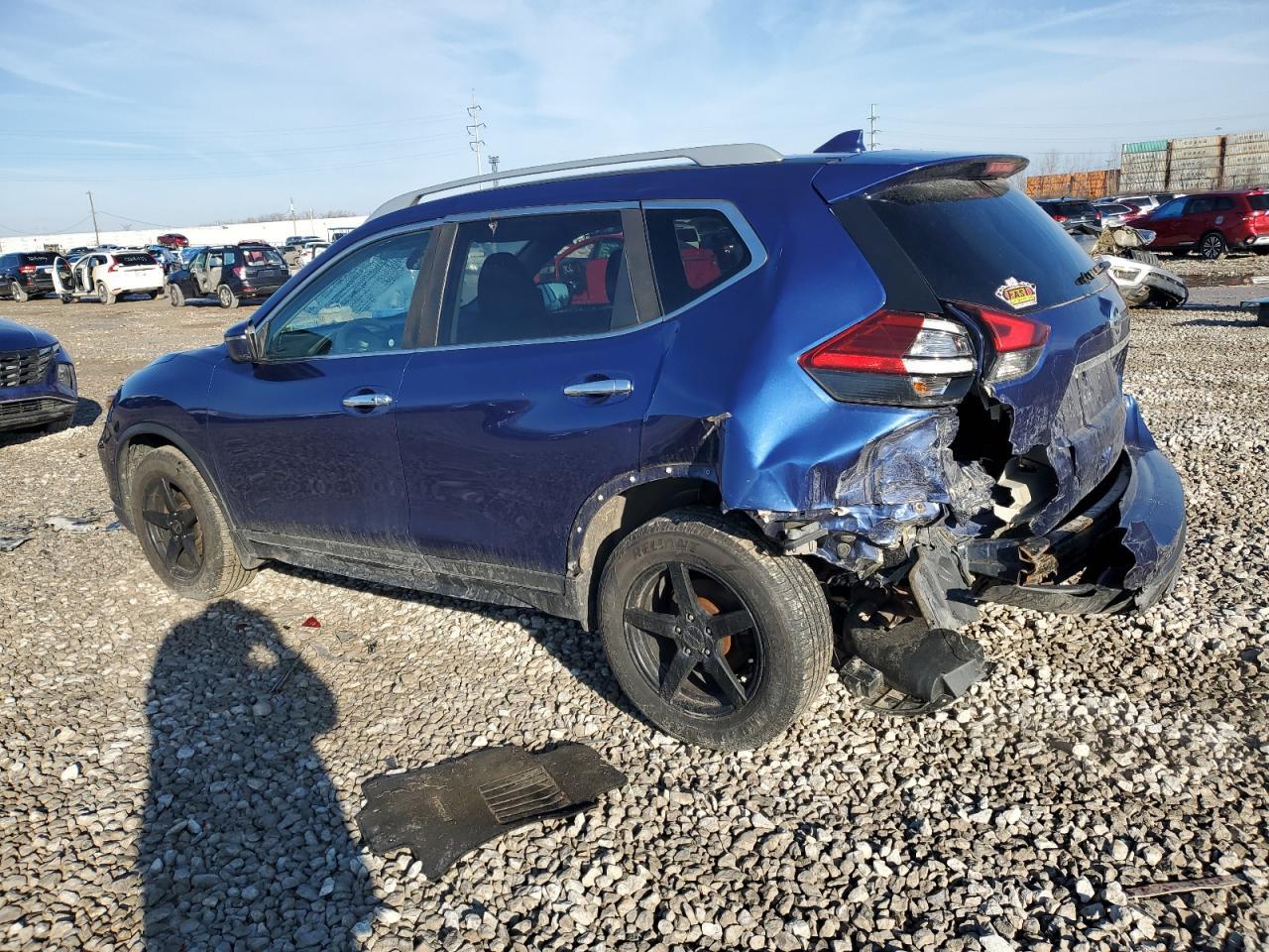 2017 NISSAN ROGUE SV - Image 2