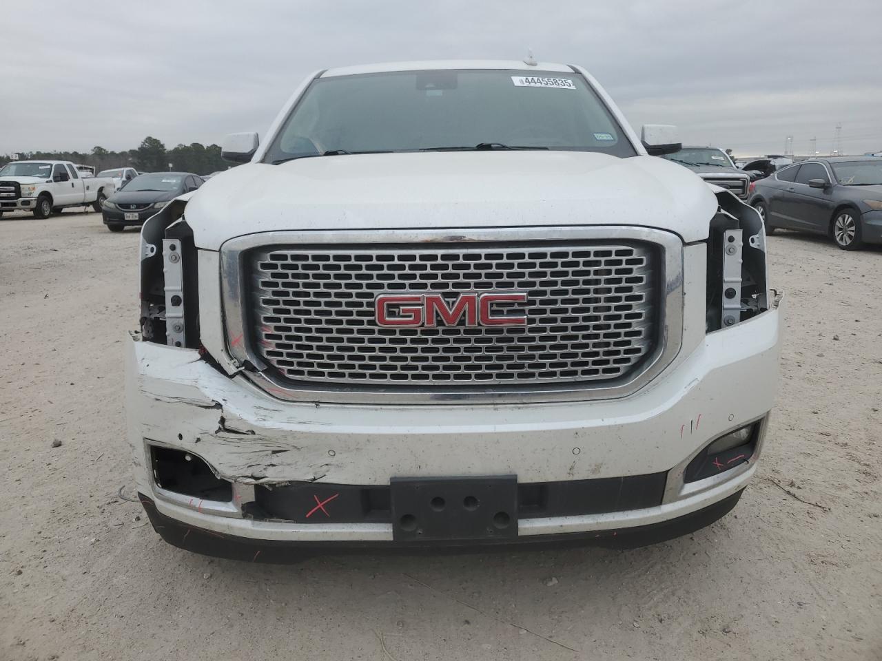 2017 GMC YUKON DENA - Фото 5