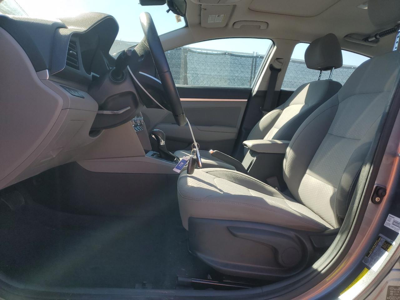 2019 HYUNDAI ELANTRA SE - Фото 7