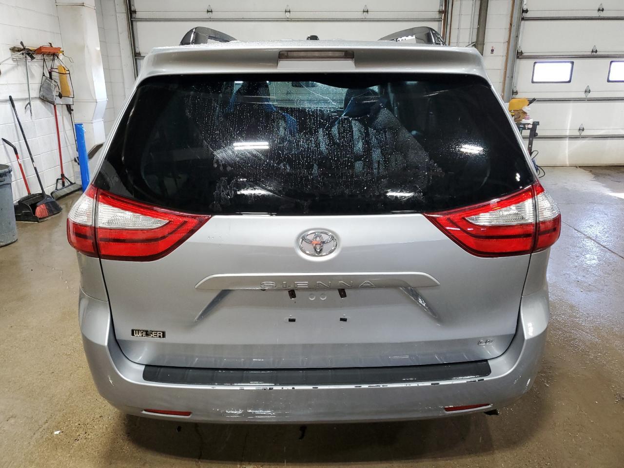 2015 TOYOTA SIENNA LE - Image 6