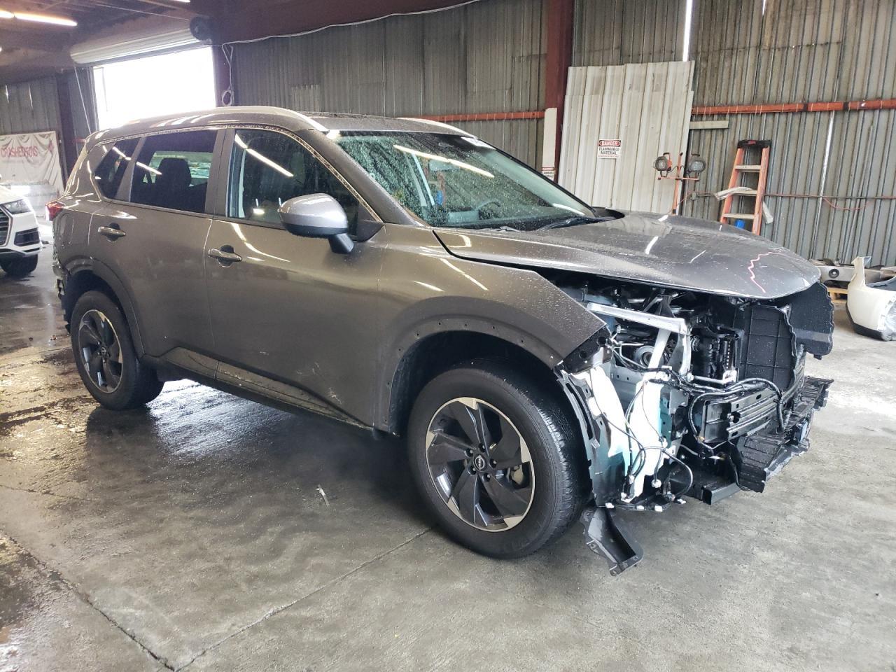 2024 NISSAN ROGUE SV - Image 4