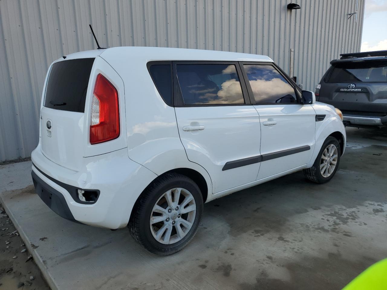 2013 KIA SOUL + - Image 3