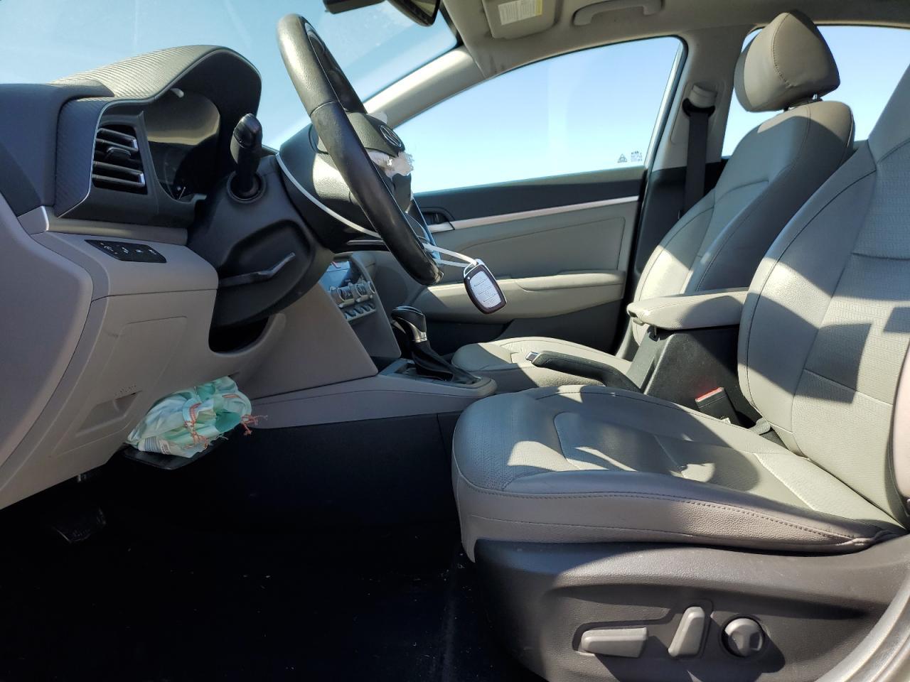 2019 HYUNDAI ELANTRA SE - Фото 7