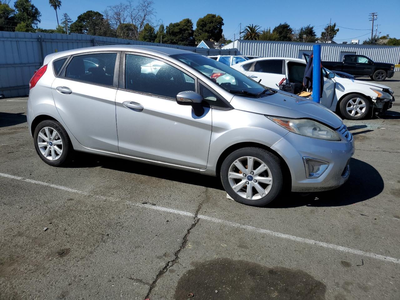2013 FORD FIESTA SE - Image 4