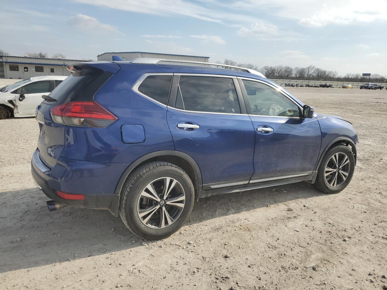 2017 NISSAN ROGUE S - Фото 3