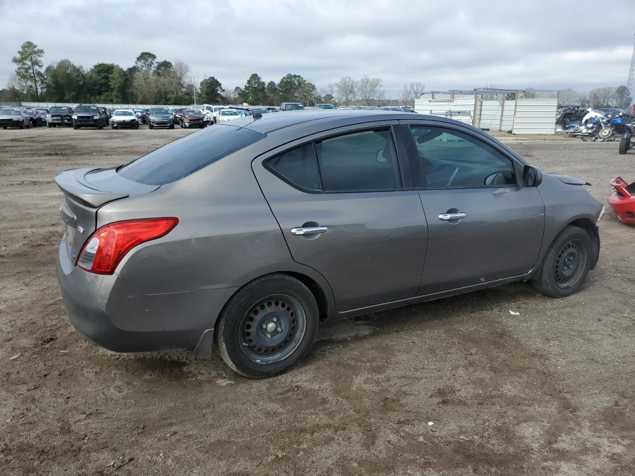 2014 NISSAN VERSA S - Фото 3