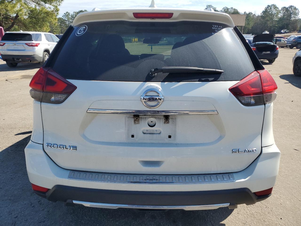 2017 NISSAN ROGUE SV - Фото 6