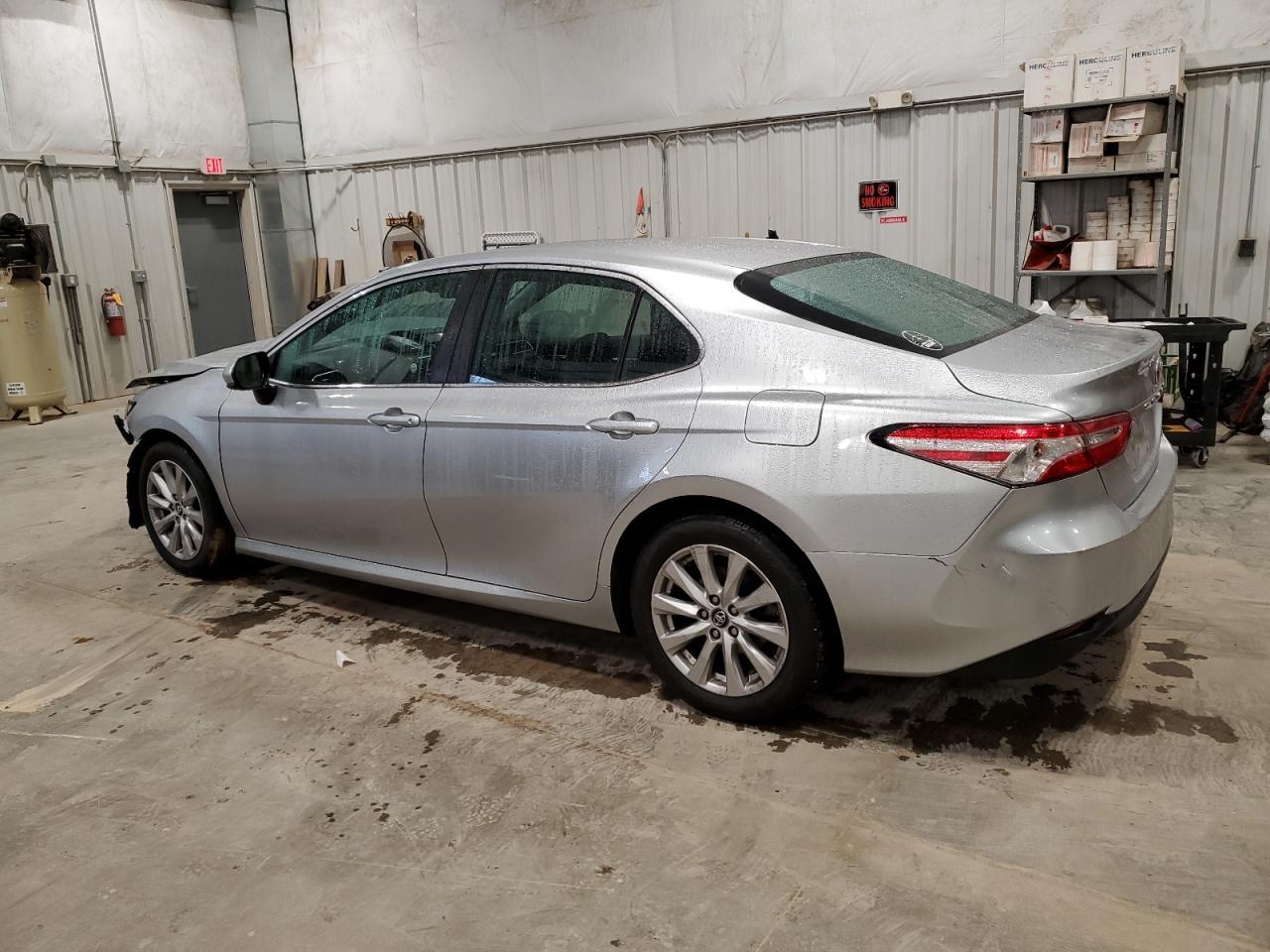 2018 TOYOTA CAMRY L - Фото 2