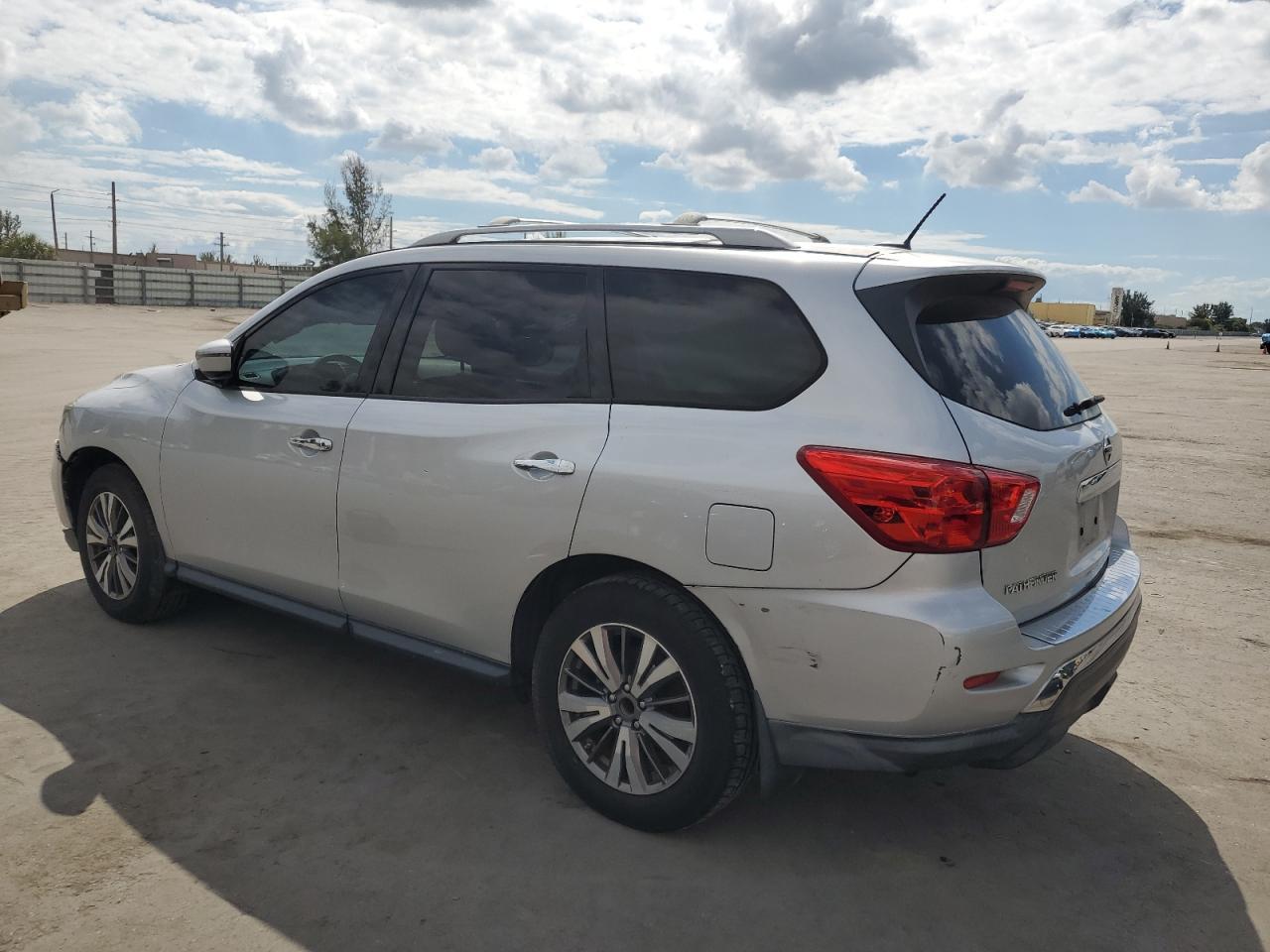 2017 NISSAN PATHFINDER - Image 2