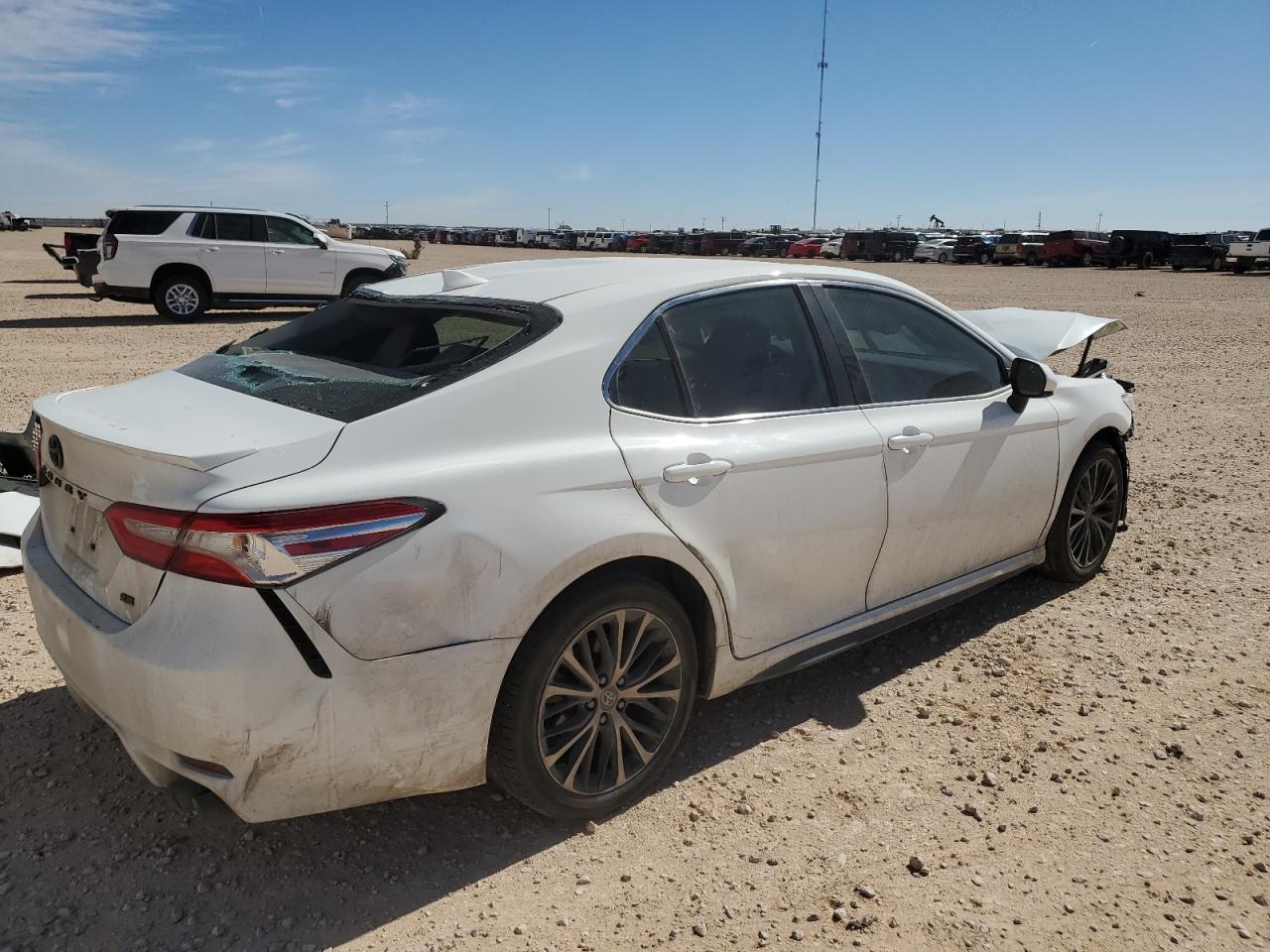 2020 TOYOTA CAMRY SE - Image 3