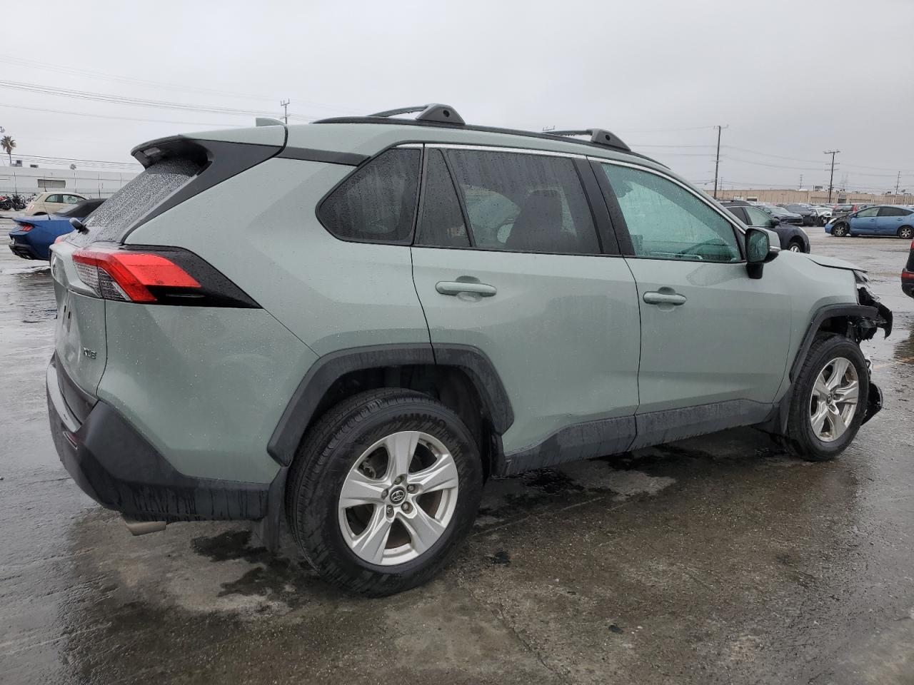 2020 TOYOTA RAV4 XLE - Фото 3