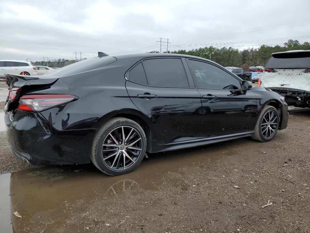 2021 TOYOTA CAMRY SE - Image 3