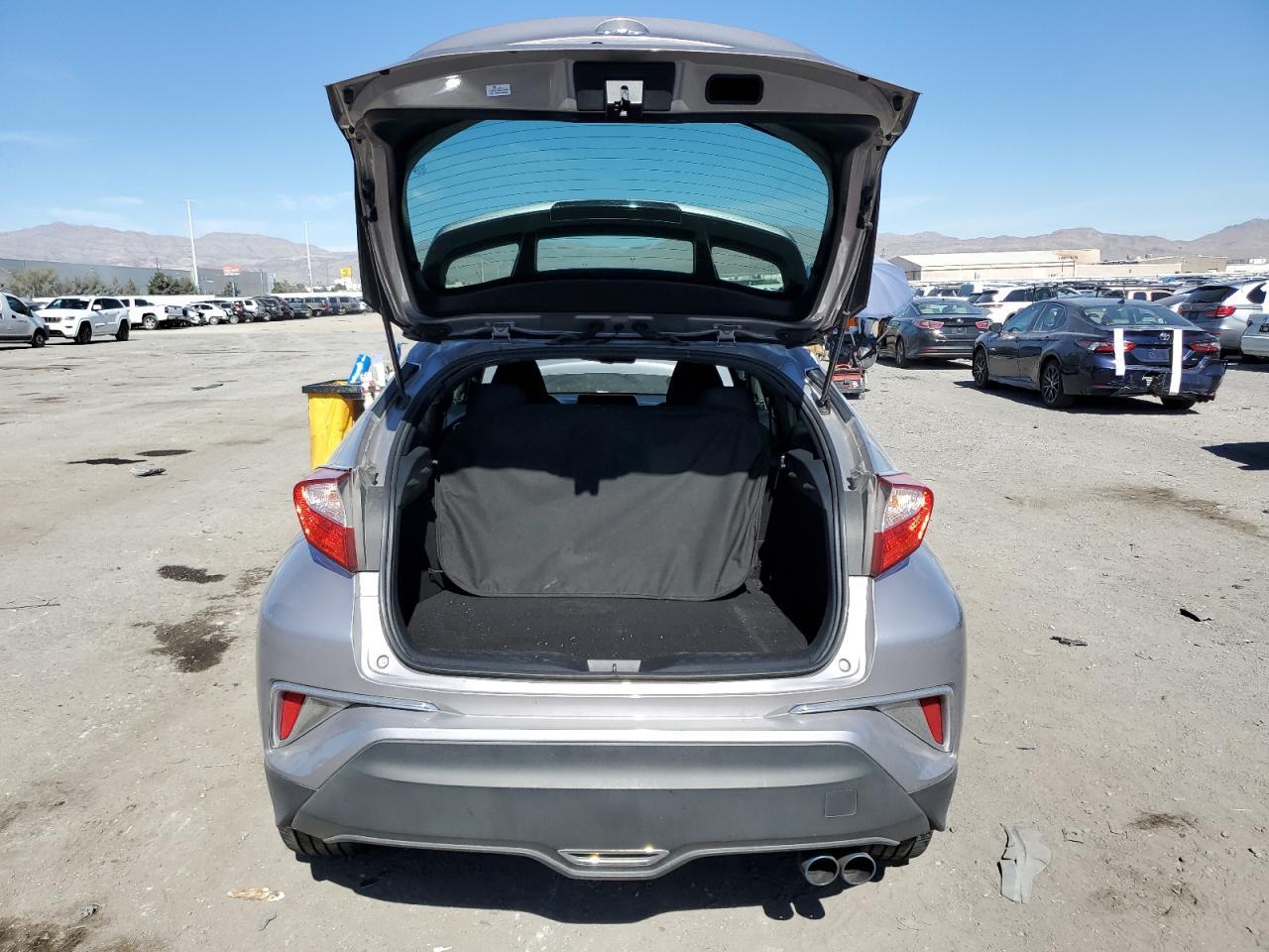 2018 TOYOTA C-HR XLE - Фото 6