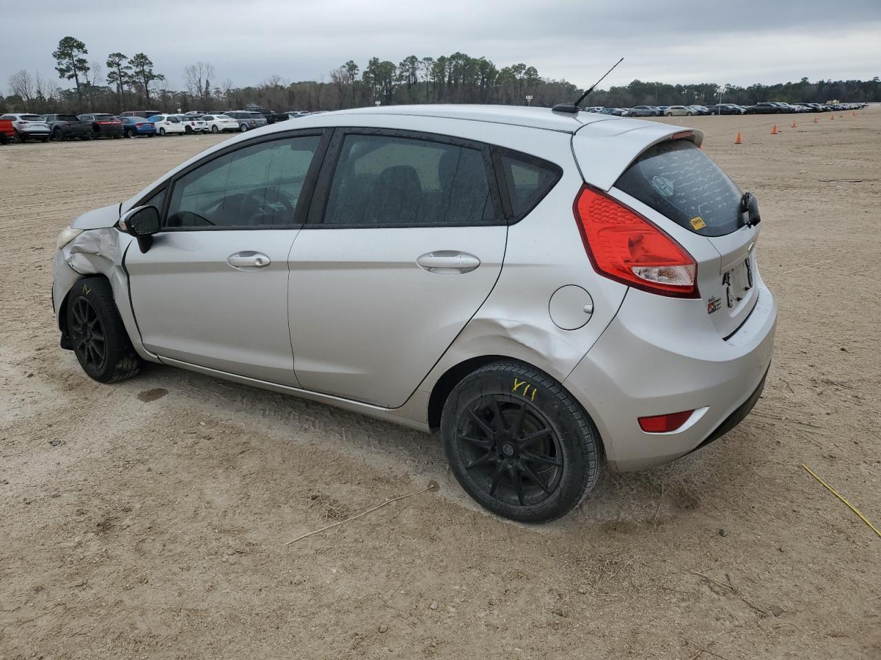 2013 FORD FIESTA SE - Фото 2