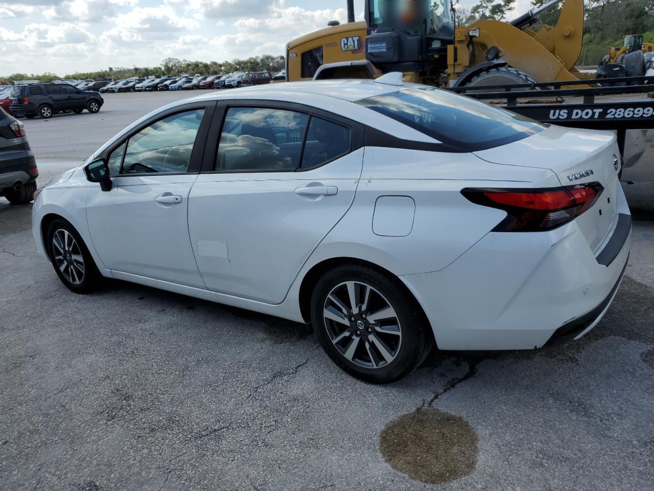 2021 NISSAN VERSA SV - Фото 2