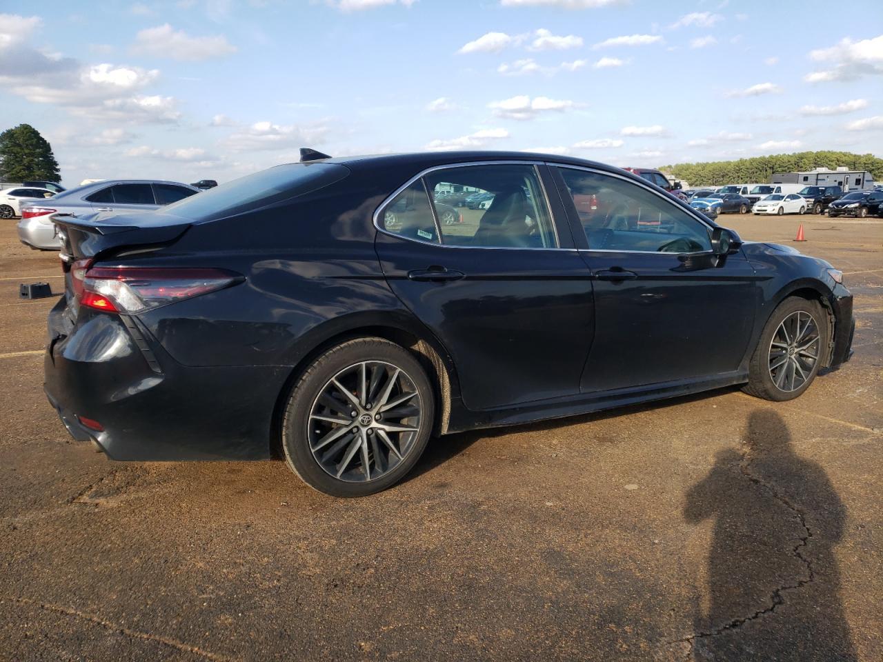 2021 TOYOTA CAMRY SE - Фото 3