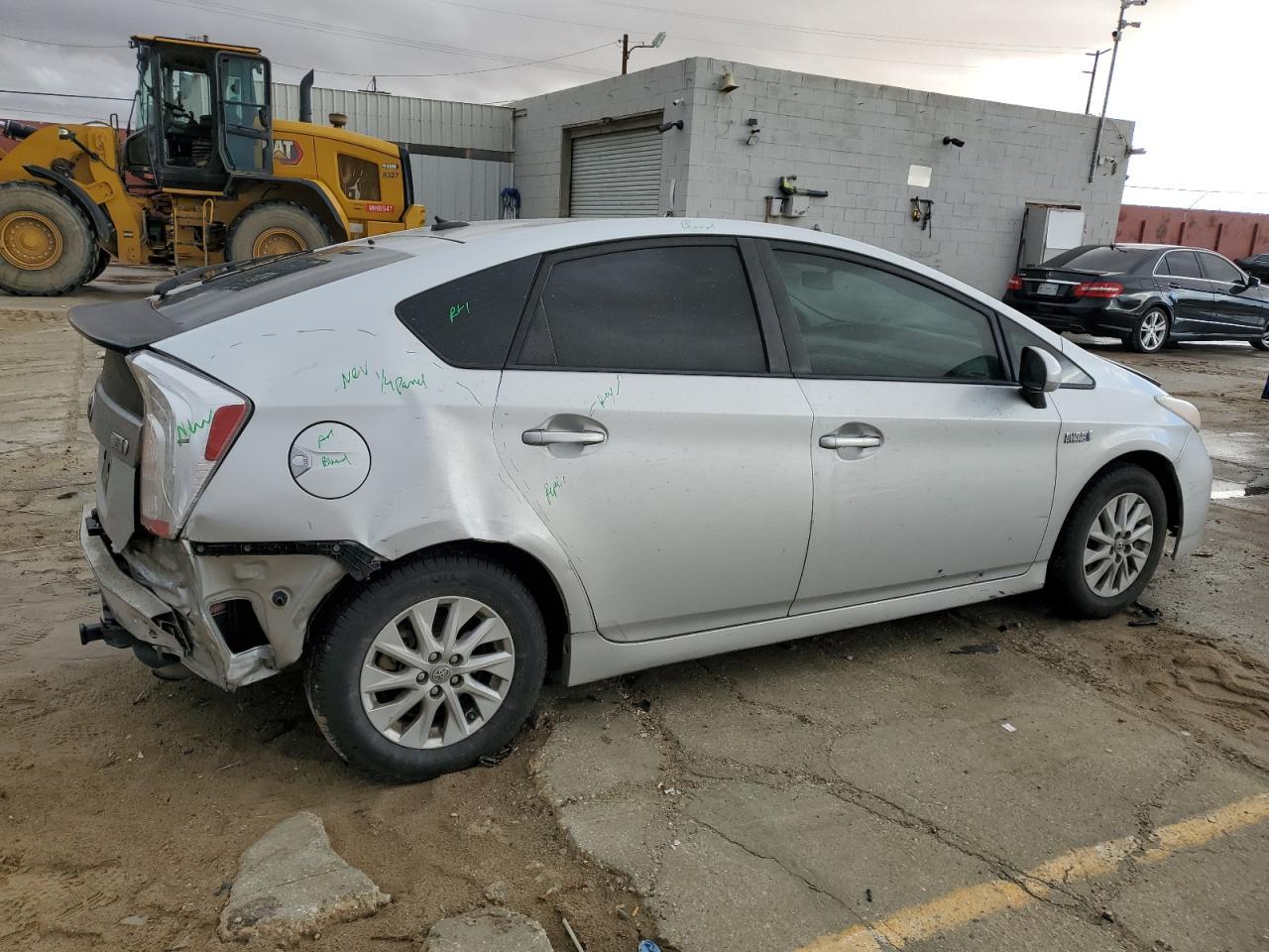 2014 TOYOTA PRIUS PLUG - Image 3