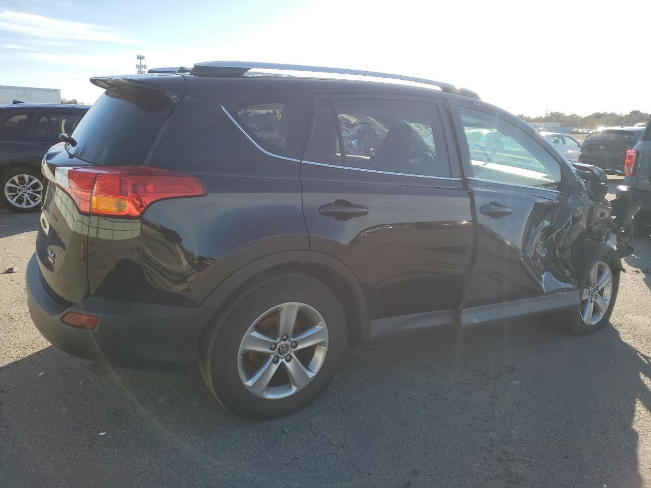 2015 TOYOTA RAV4 XLE - Фото 3