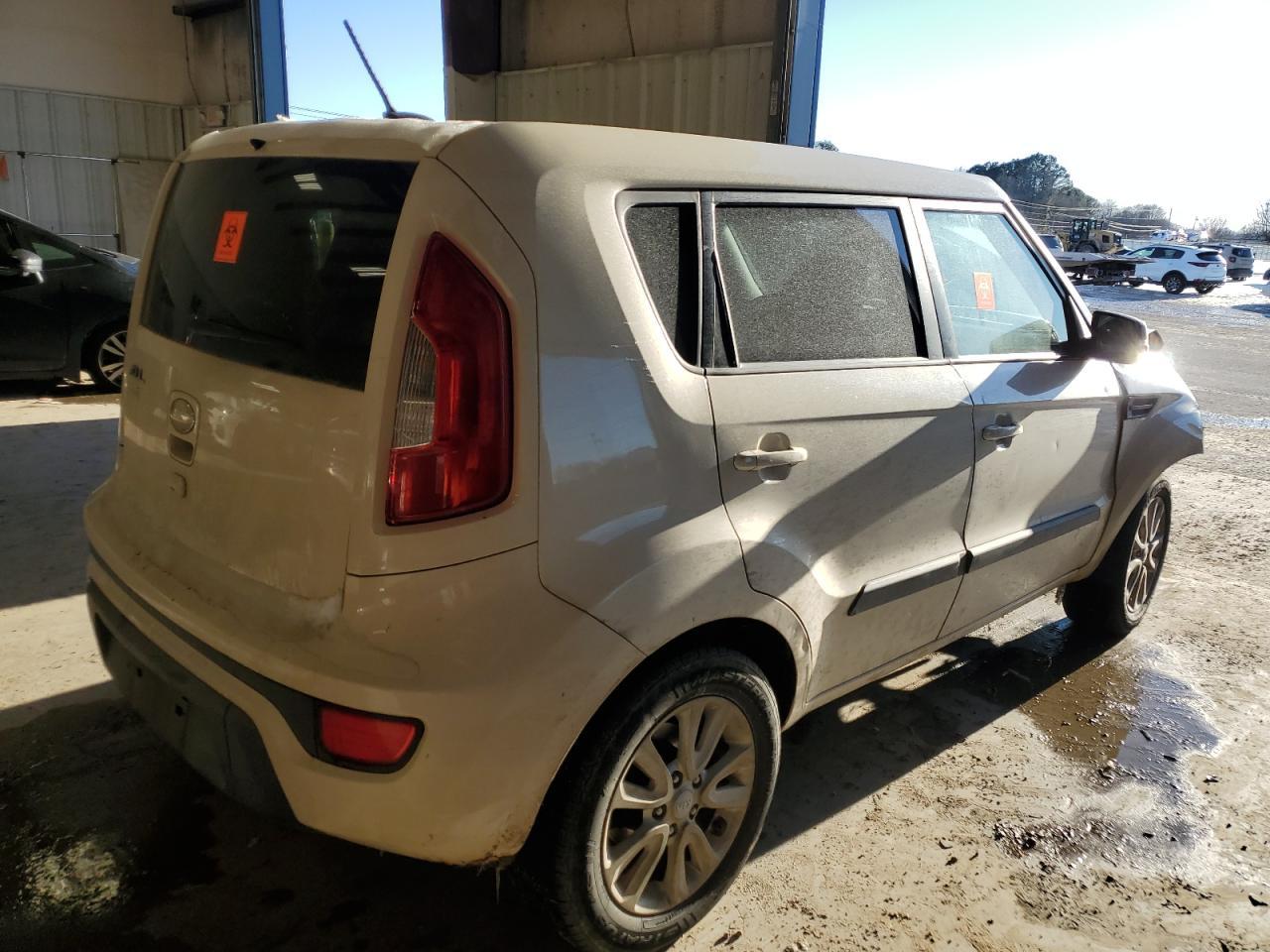 2013 KIA SOUL + - Image 3