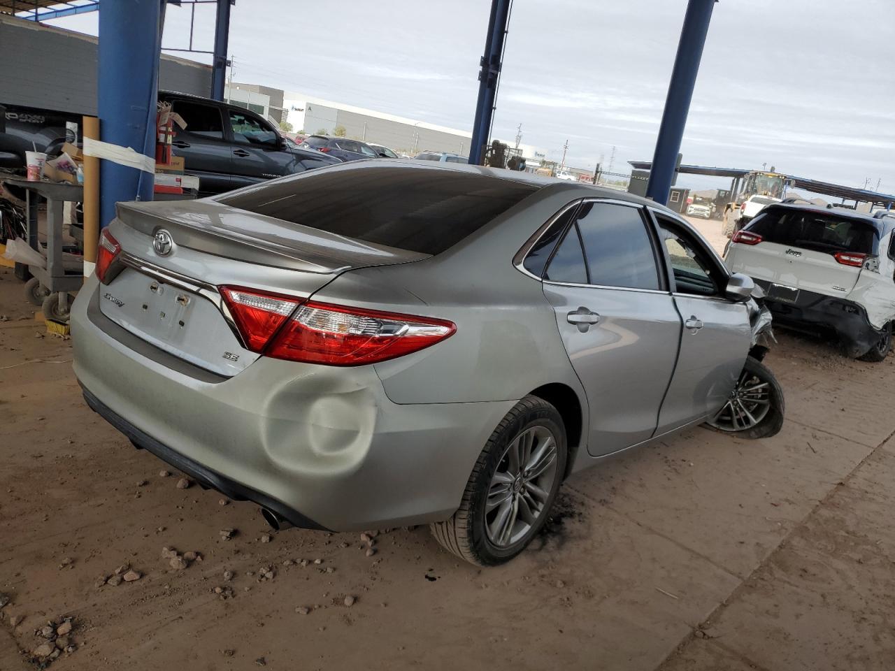 2016 TOYOTA CAMRY LE - Фото 3