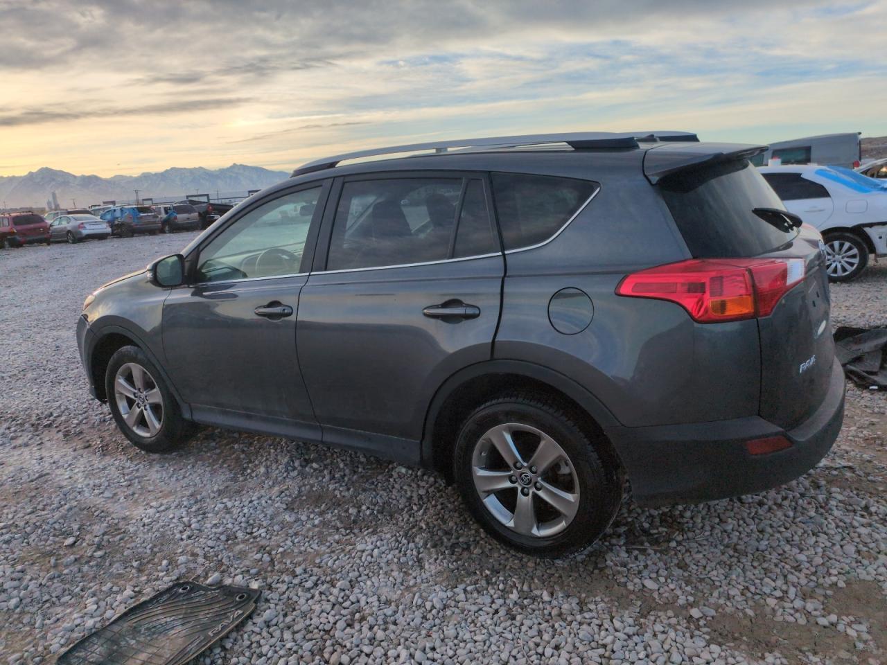 2015 TOYOTA RAV4 XLE - Фото 2