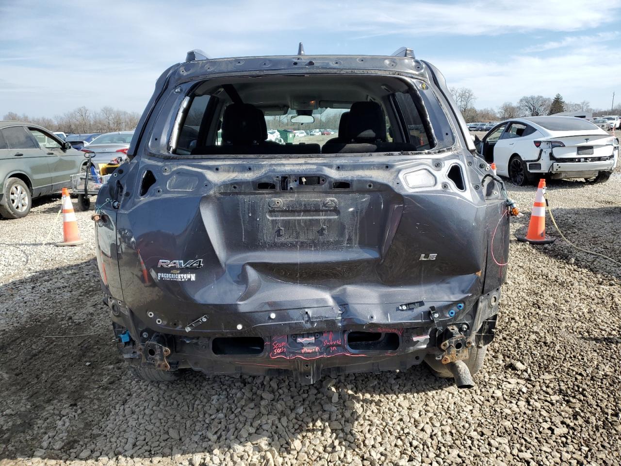 2017 TOYOTA RAV4 LE - Фото 6