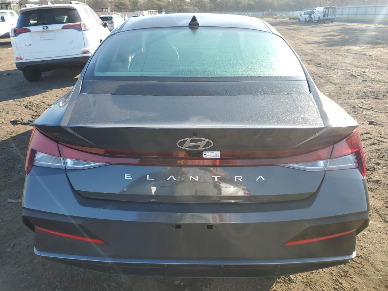 2024 HYUNDAI ELANTRA SE - Фото 6