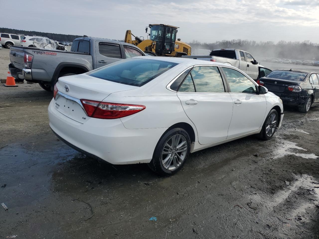 2016 TOYOTA CAMRY LE - Image 3