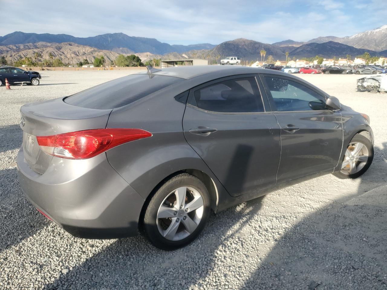 2013 HYUNDAI ELANTRA GL - Image 3