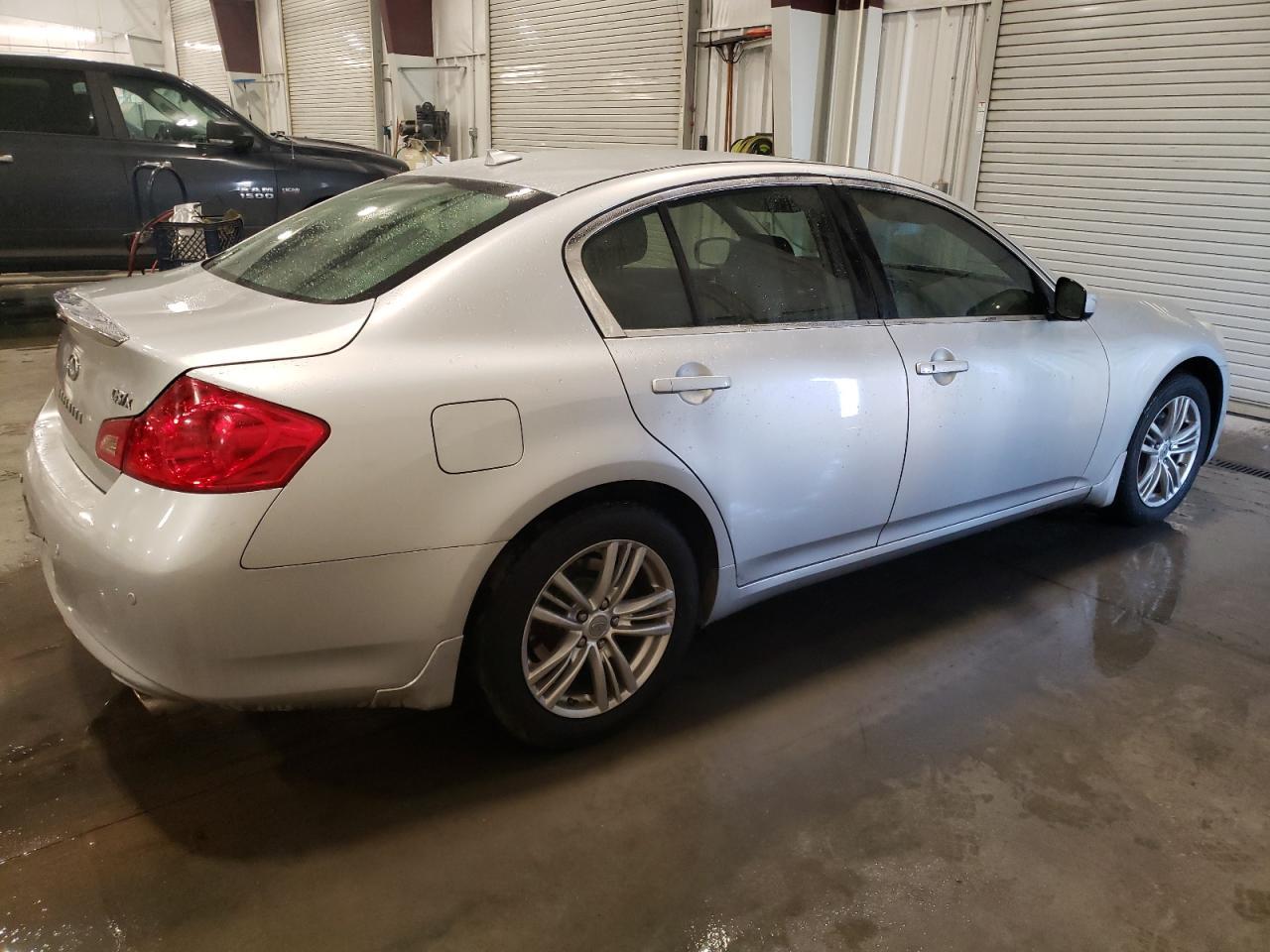2012 INFINITI G37 - Image 3