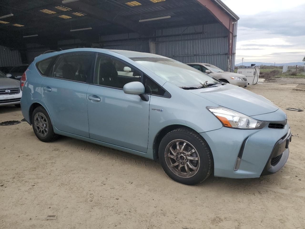 2015 TOYOTA PRIUS V - Image 4