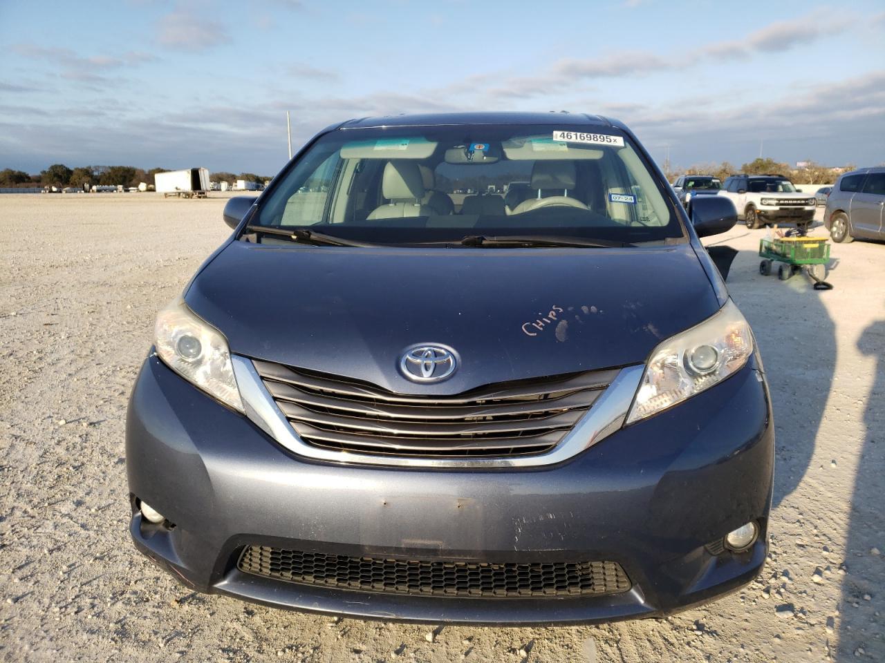 2013 TOYOTA SIENNA XLE - Фото 5