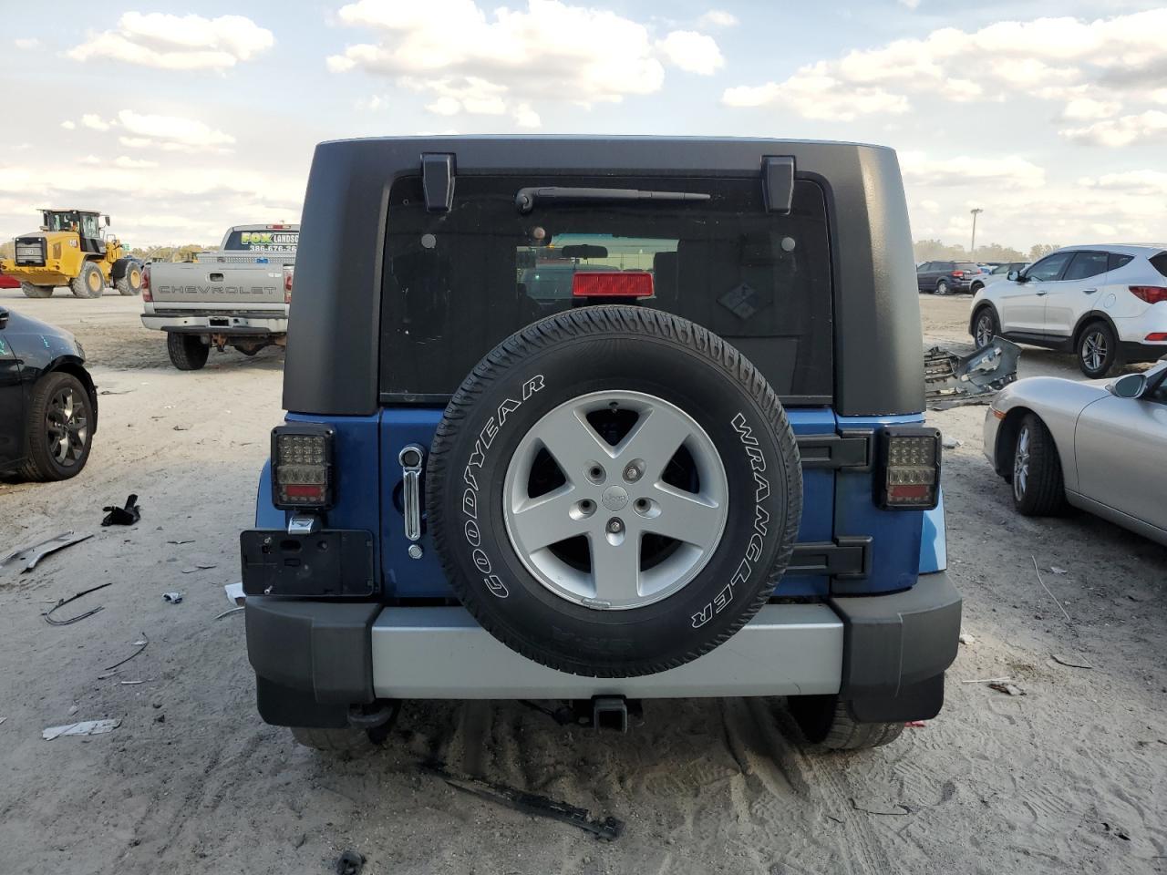 2010 JEEP WRANGLER U - Image 6