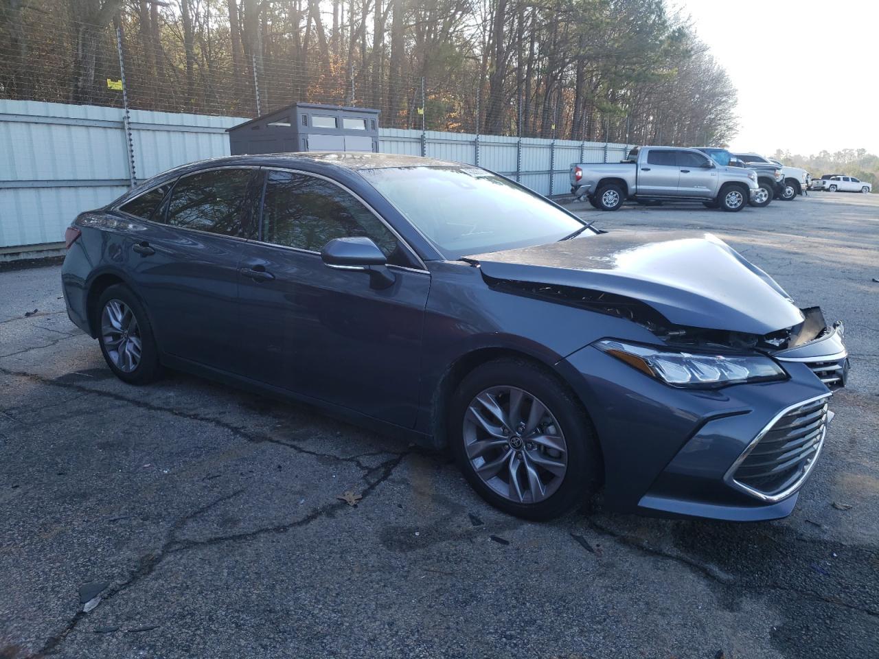 2022 TOYOTA AVALON XLE - Image 4