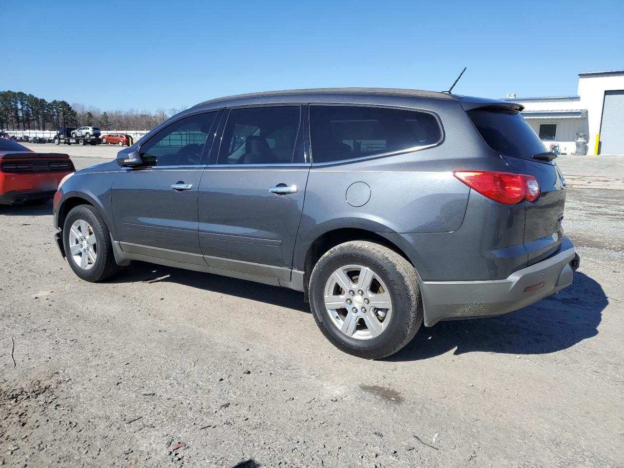2012 CHEVROLET TRAVERSE L - Image 2