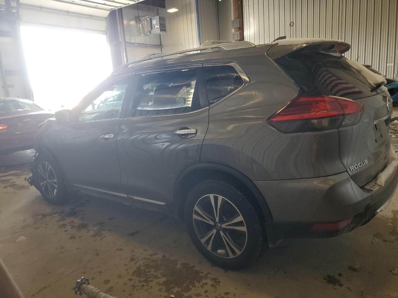 2017 NISSAN ROGUE SV - Image 2
