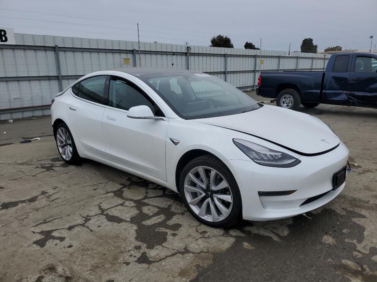 2019 TESLA MODEL 3 - Фото 4