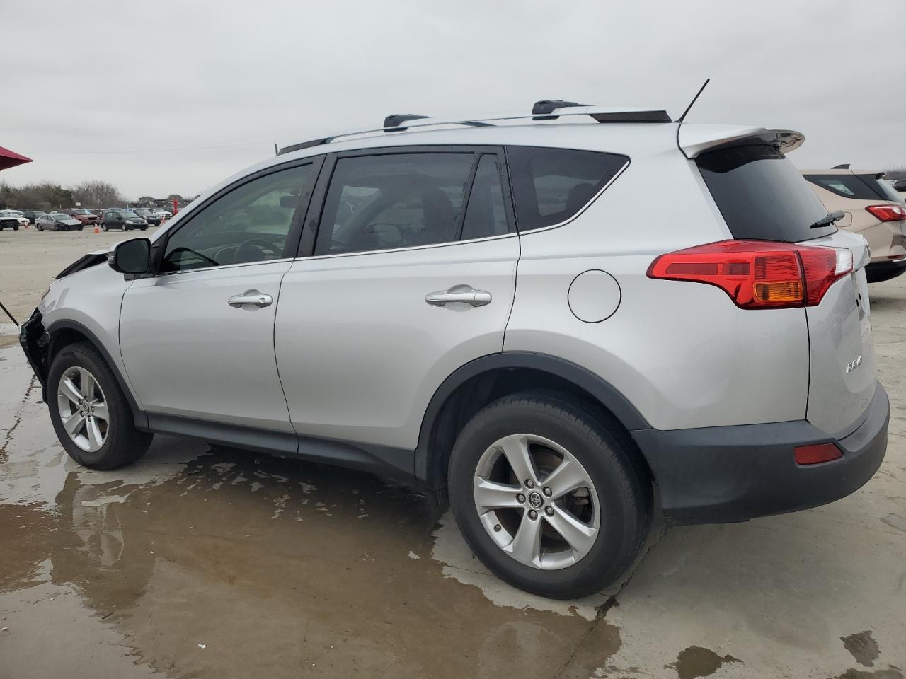 2015 TOYOTA RAV4 XLE - Фото 2