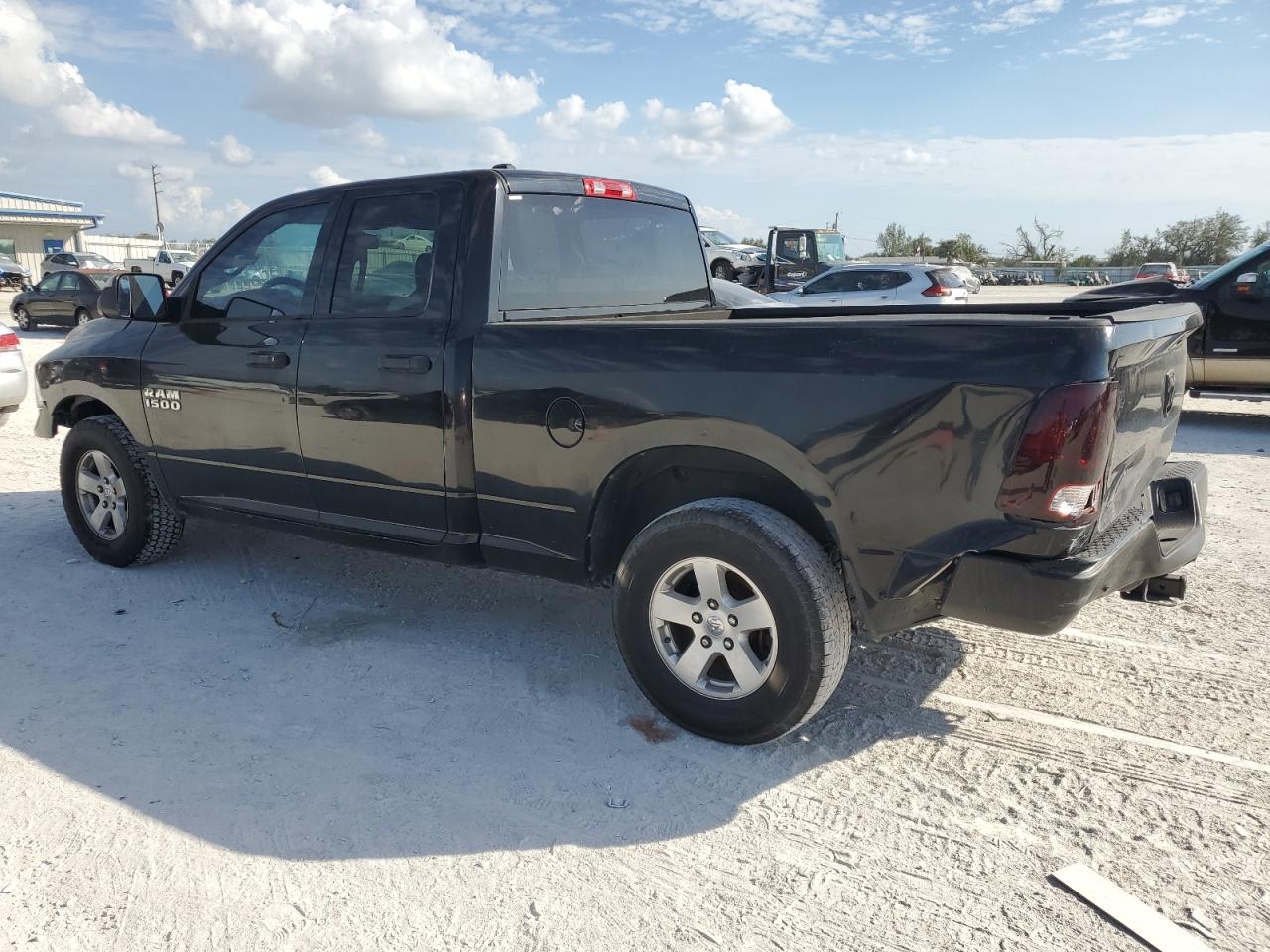 2014 RAM 1500 ST - Фото 2
