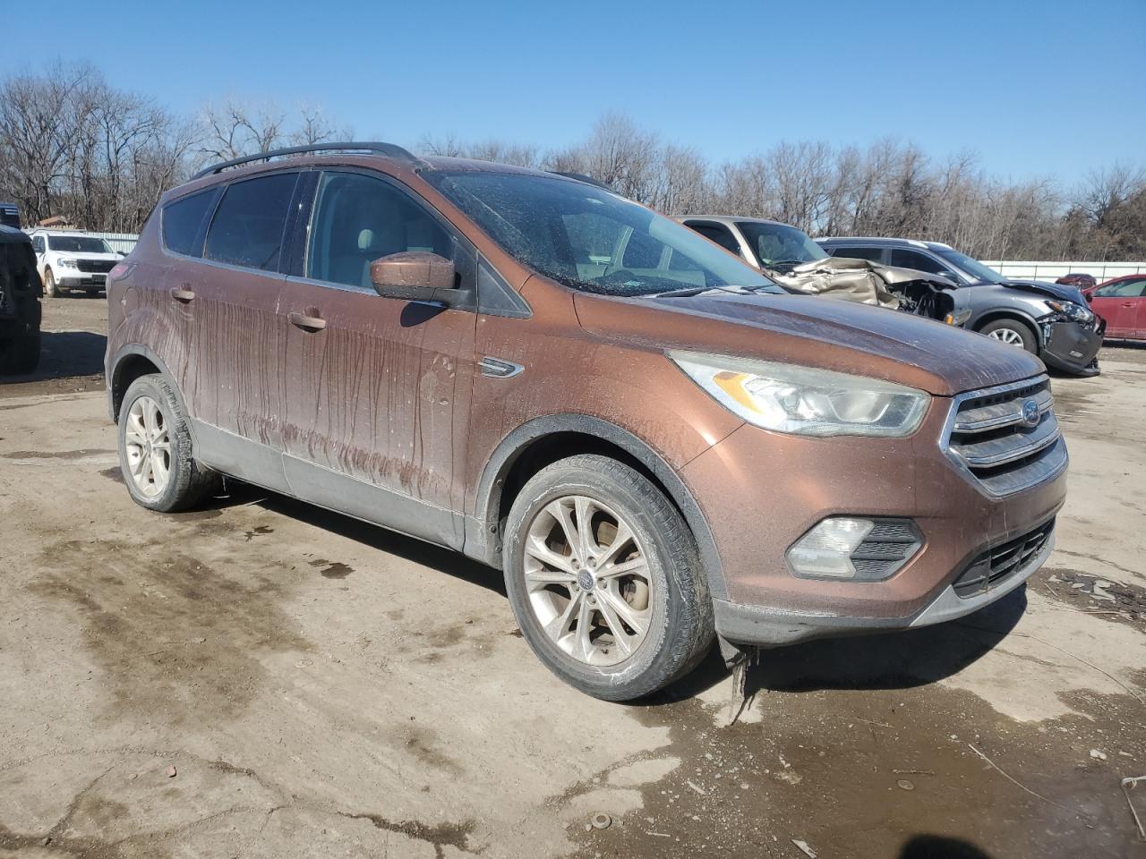 2017 FORD ESCAPE SE - Фото 4