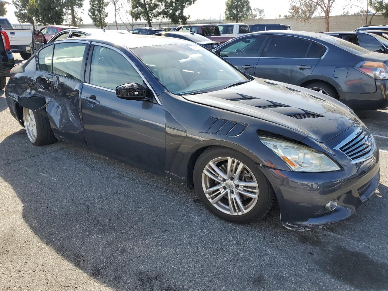 2011 INFINITI G37 BASE - Image 4