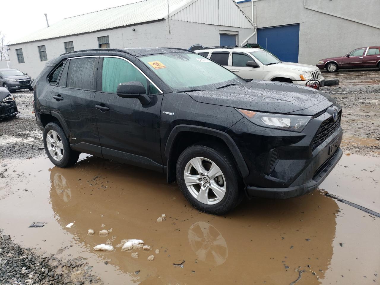 2021 TOYOTA RAV4 LE - Фото 4